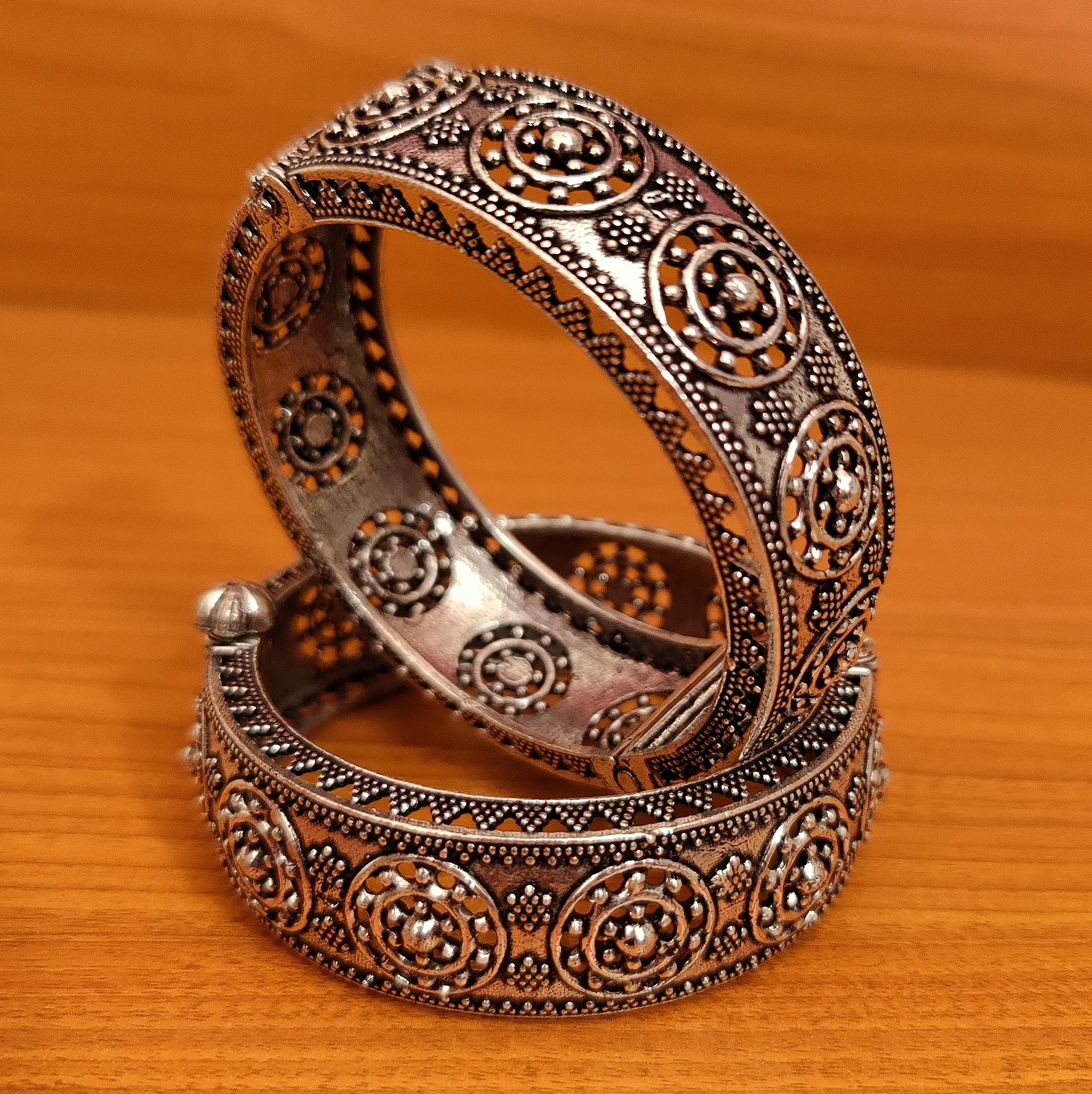 ANTIQUE GERMAN SILVER OPENABLE PAIR OF BANGLES