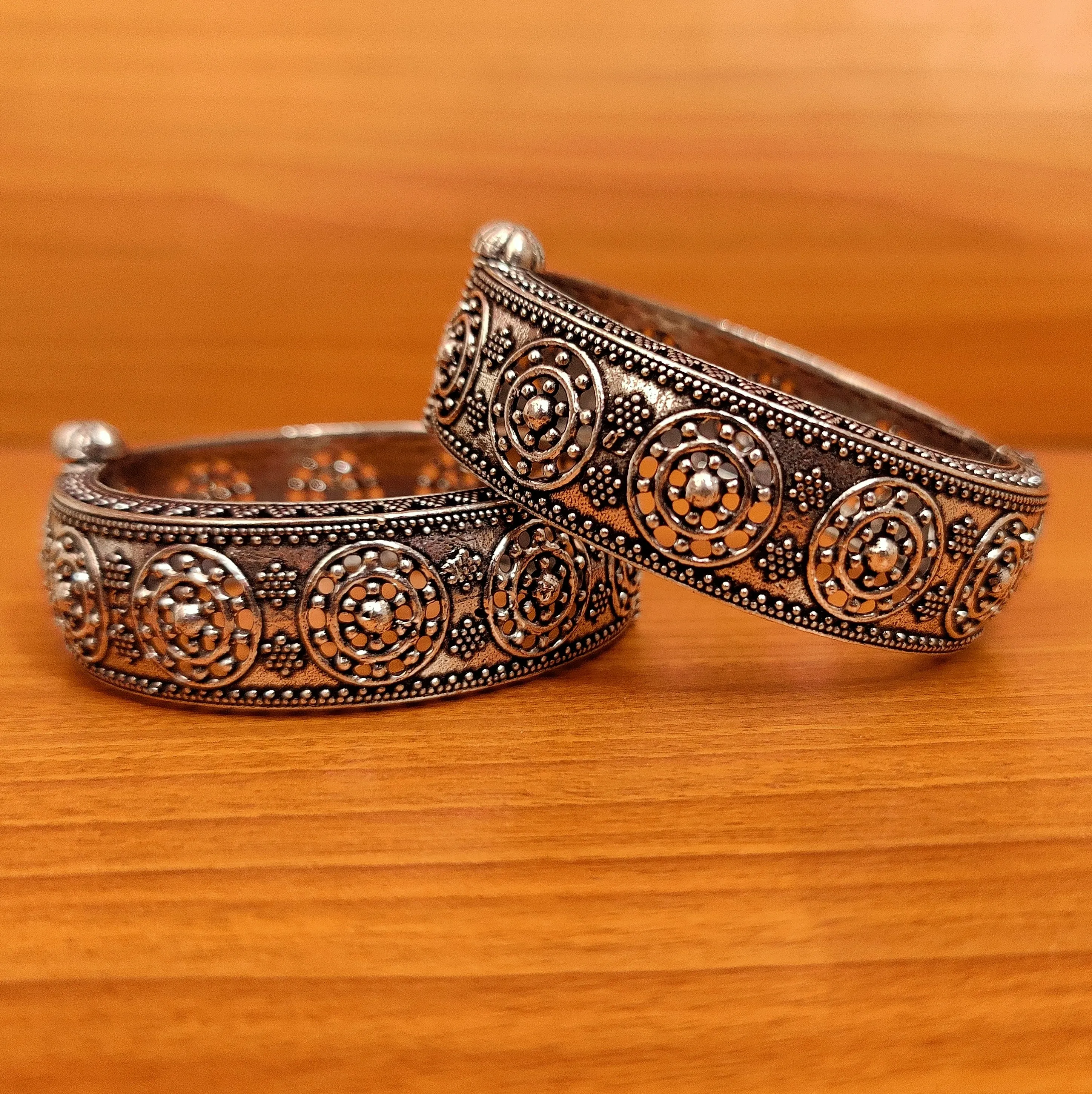 ANTIQUE GERMAN SILVER OPENABLE PAIR OF BANGLES