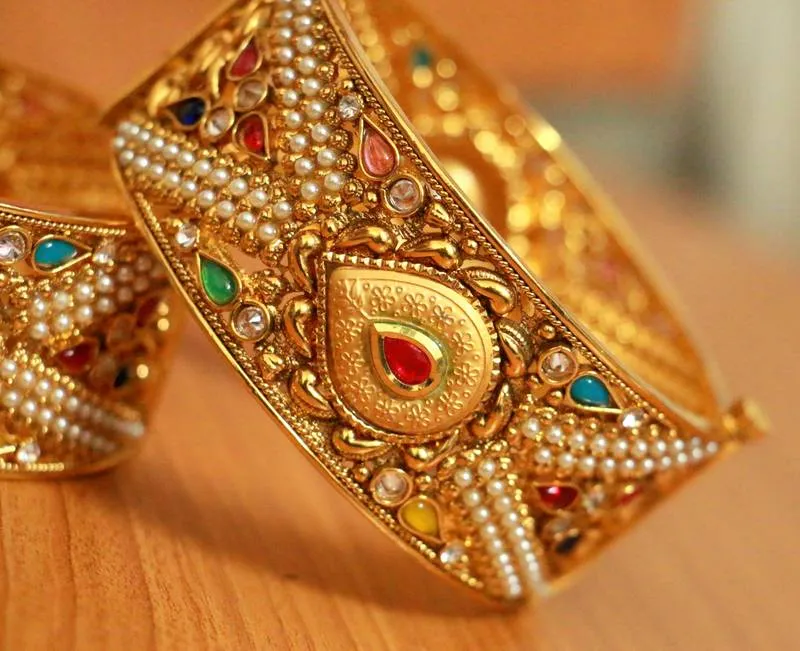 ANTIQUE GOLD PLATED MULTICOLOUR OPENABLE BANGLES