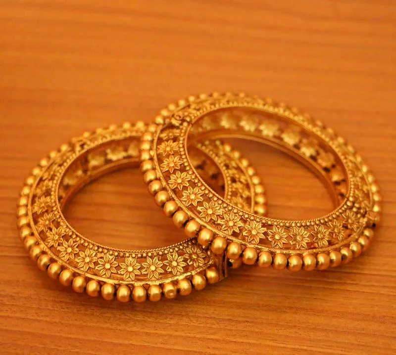 ANTIQUE MATT GOLD PLATED FLOWER LOOK PACHELI BANGLES