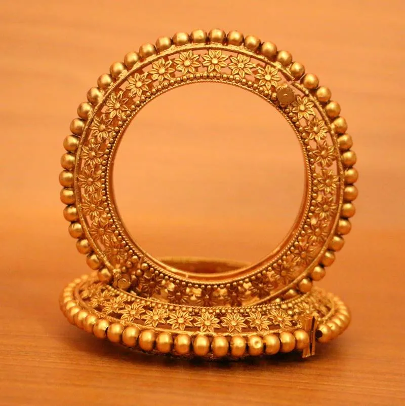 ANTIQUE MATT GOLD PLATED FLOWER LOOK PACHELI BANGLES