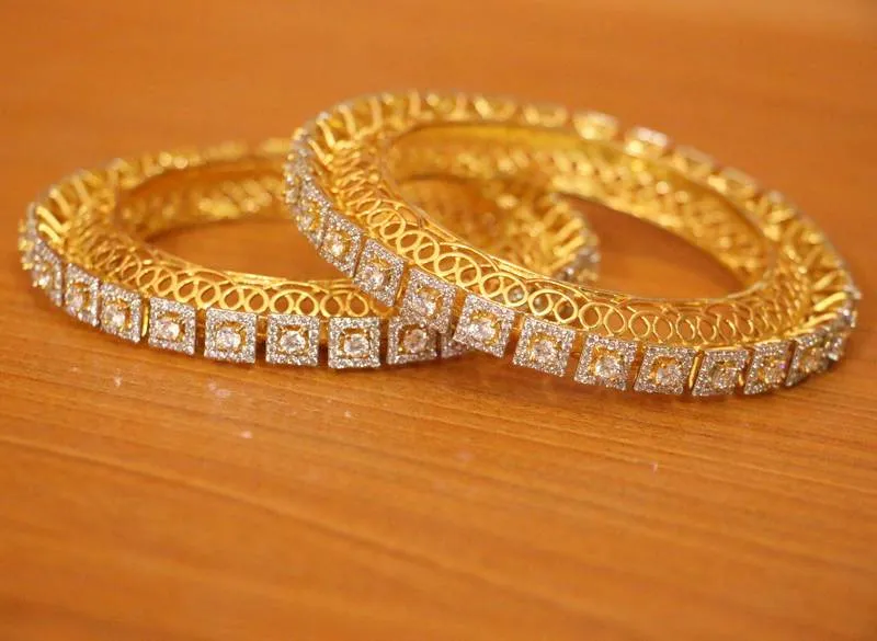 Diamond Look Gold Plated Signity Pacheli Bangles