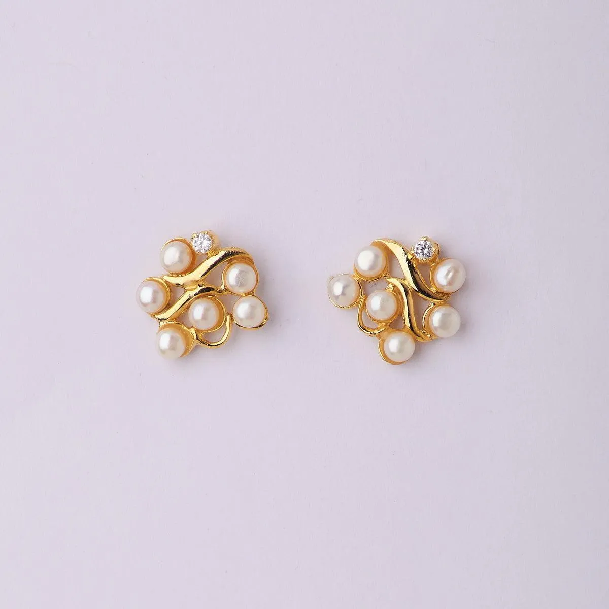 Elegant Pearl Stud Earring