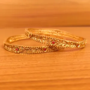 GOLD PLATED MATT LOOK FLOWER BANGLES