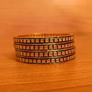 GREEN MEENAKARI POLKI STUDDED SET OF 4BANGLES