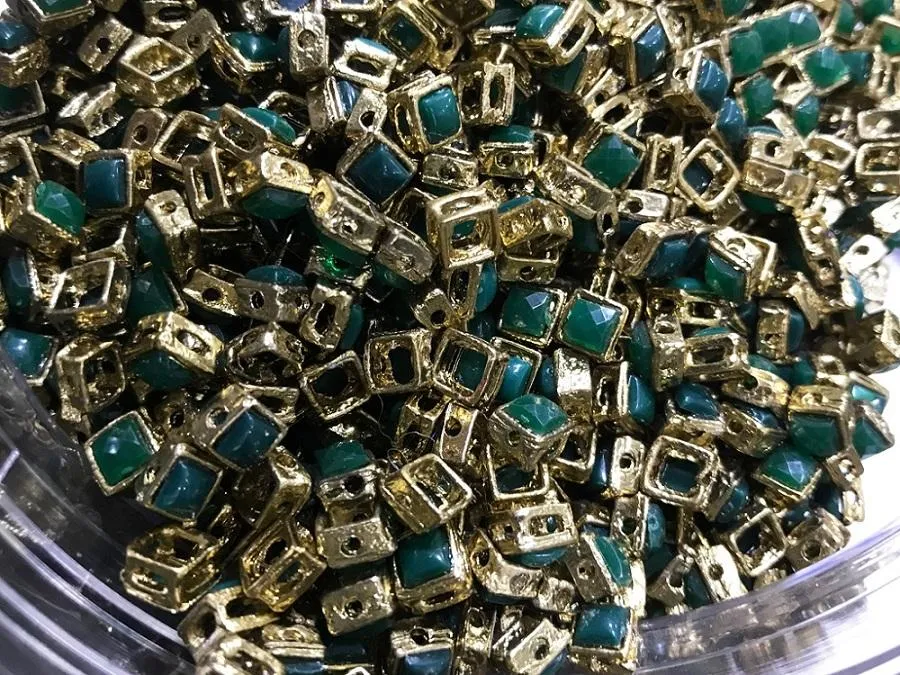 Green Square Metal Kundan Stone (With Stone- 6x6 mm)