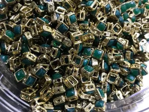 Green Square Metal Kundan Stone (With Stone- 6x6 mm)