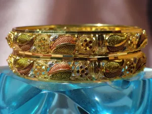 Handmade bracelet bangles gold from India, copper finish. Indian Jewelry. Ethnic Indian bangle. Filigree work bracelets. From Artikrti.