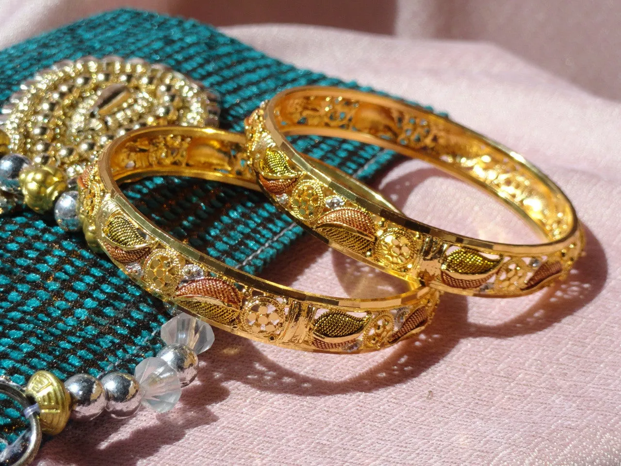 Handmade bracelet bangles gold from India, copper finish. Indian Jewelry. Ethnic Indian bangle. Filigree work bracelets. From Artikrti.
