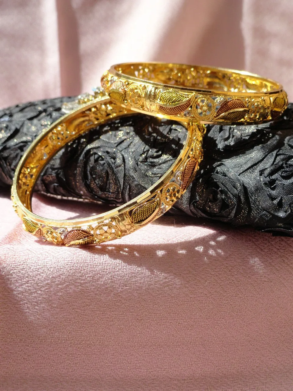 Handmade bracelet bangles gold from India, copper finish. Indian Jewelry. Ethnic Indian bangle. Filigree work bracelets. From Artikrti.
