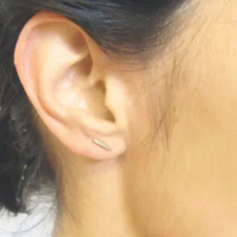 <!--ER670-->edgy bar studs