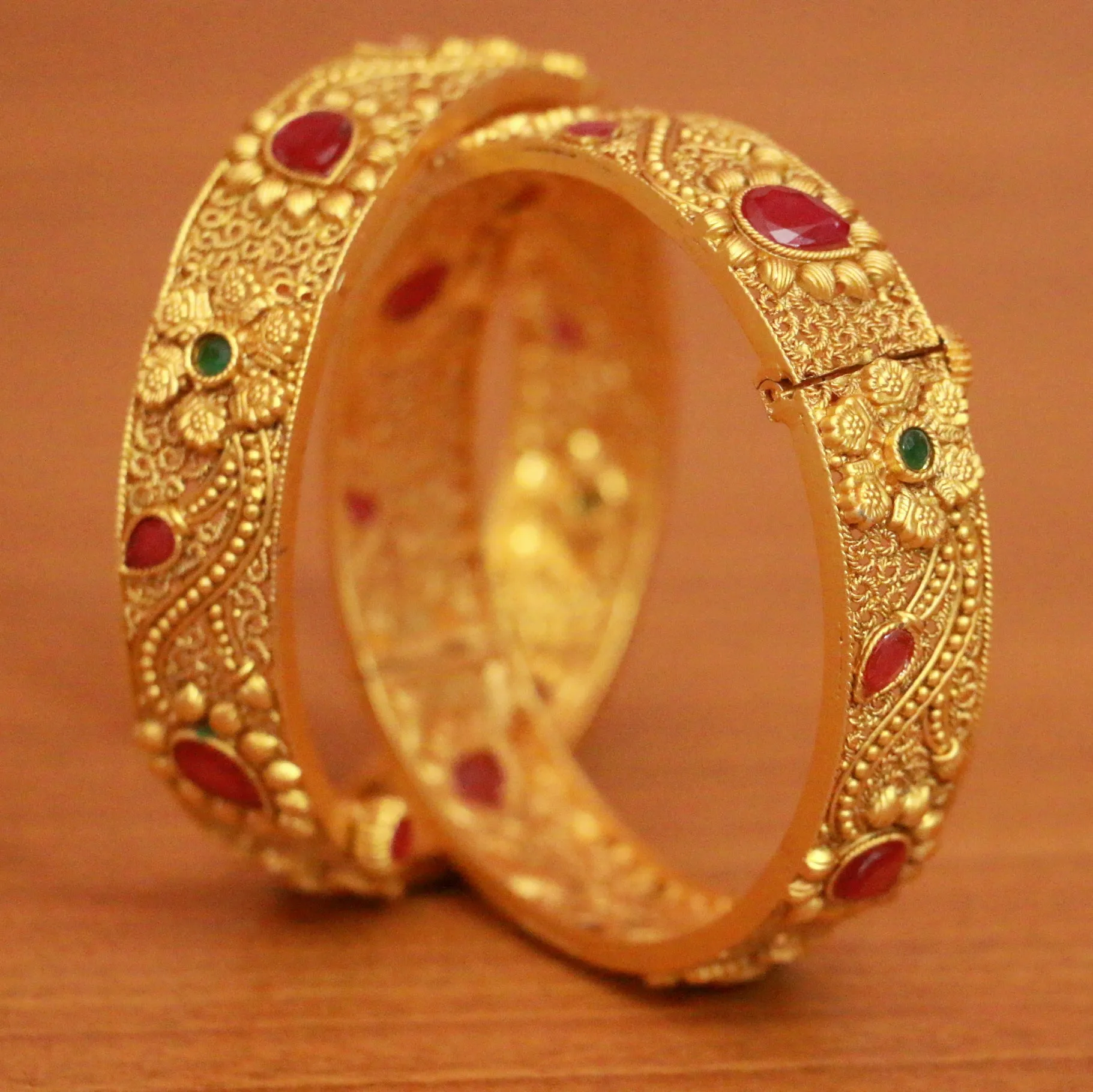 MULTICOLOUR FILIGREE GOLD LOOK OPENABLE BANGLE