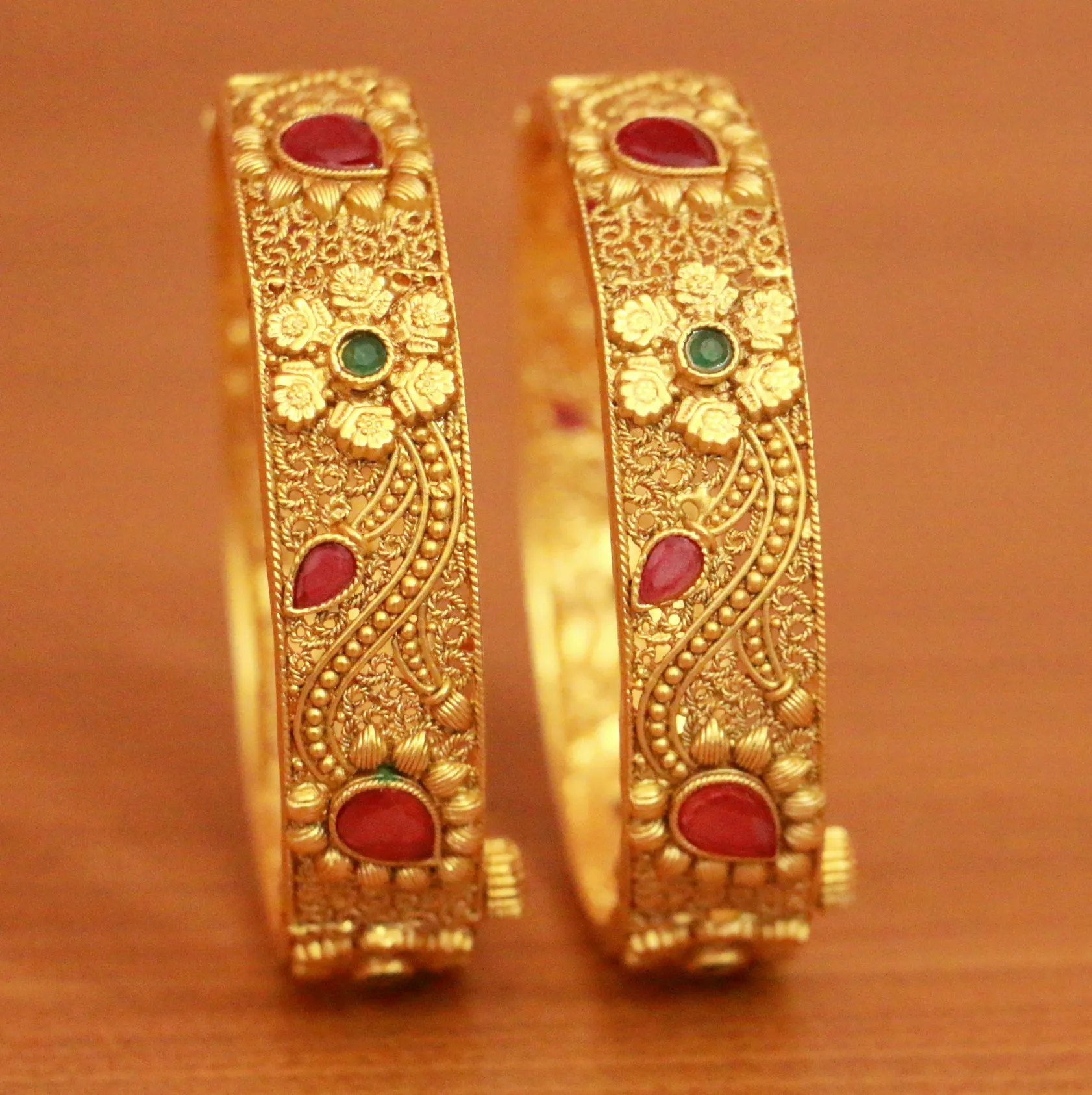 MULTICOLOUR FILIGREE GOLD LOOK OPENABLE BANGLE