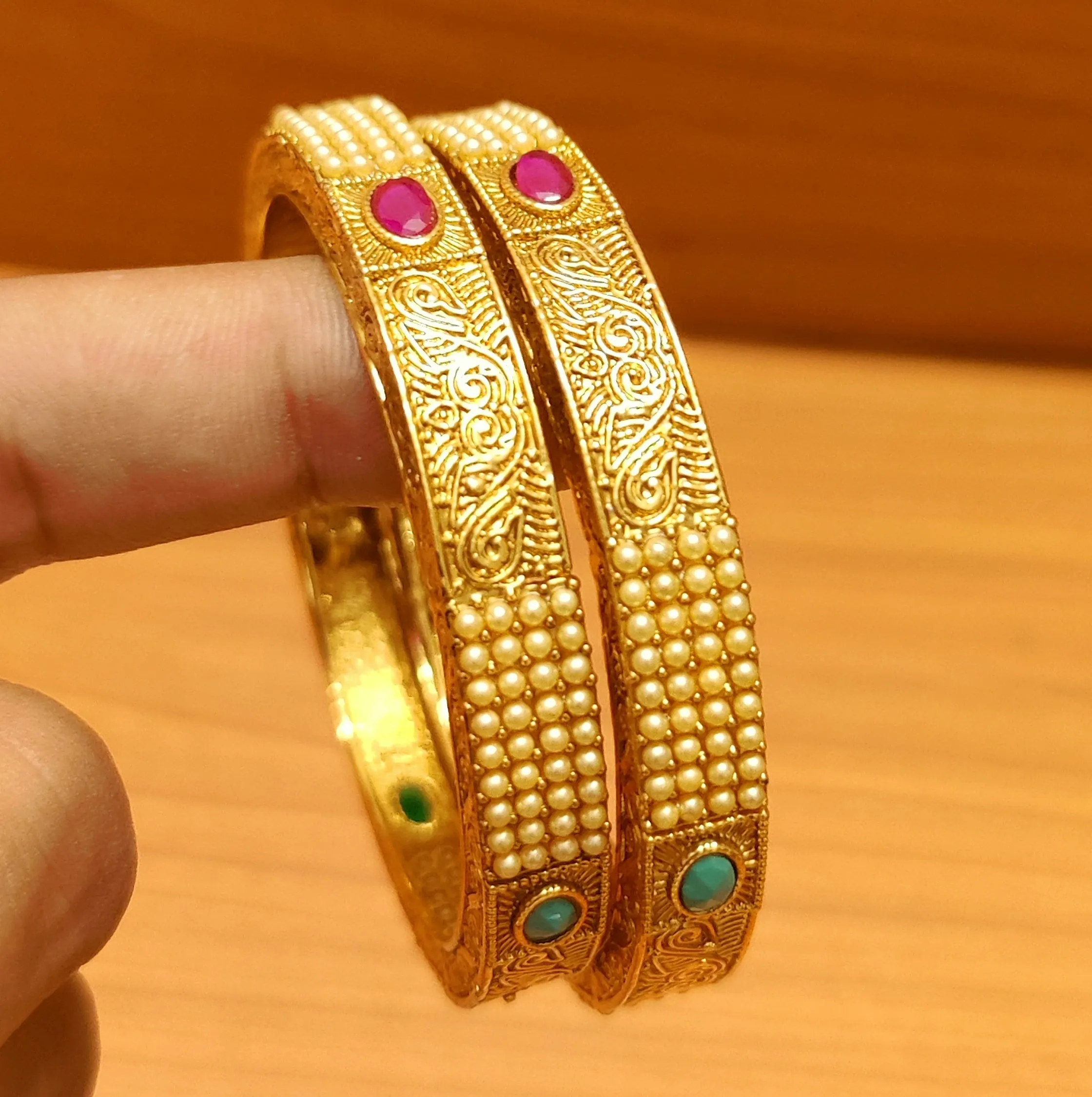 MULTICOLOUR GOLD LOOK ANTIQUE PEARL BANGLES