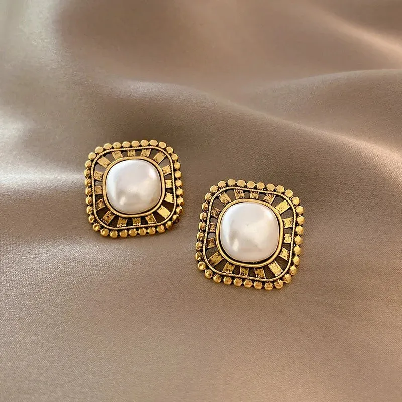 New Fashion Fresh Fine Rhinestone Stud Earrings for Women