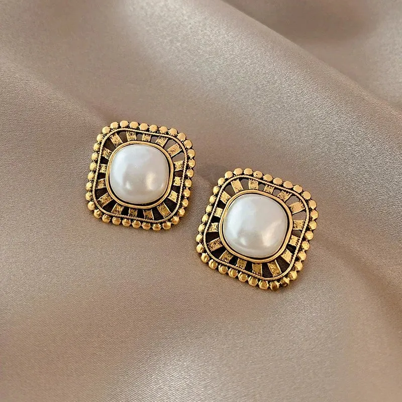 New Fashion Fresh Fine Rhinestone Stud Earrings for Women