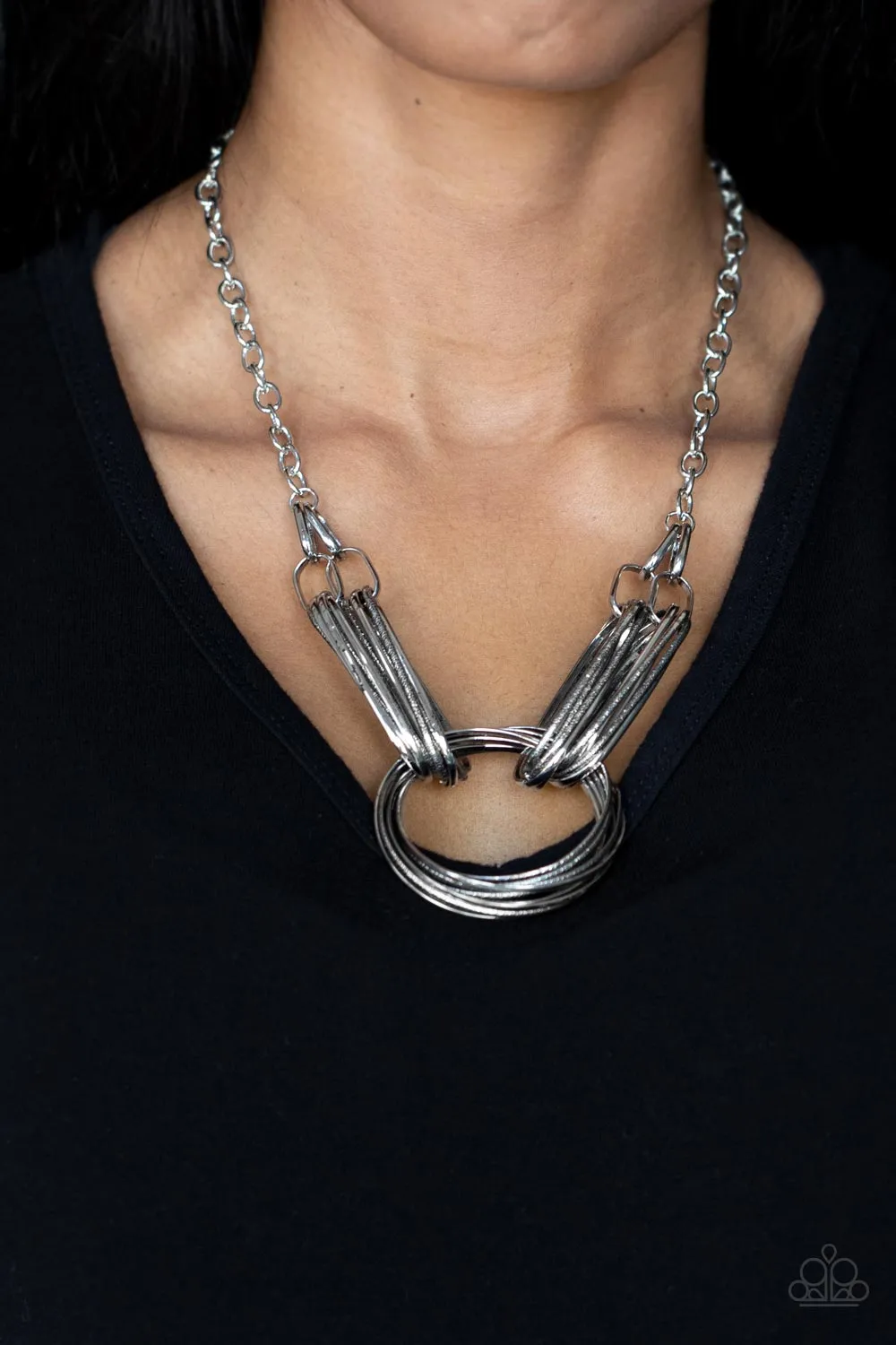 Paparazzi Lip Sync Links Silver Short Necklace - P2IN-SVXX-251XX
