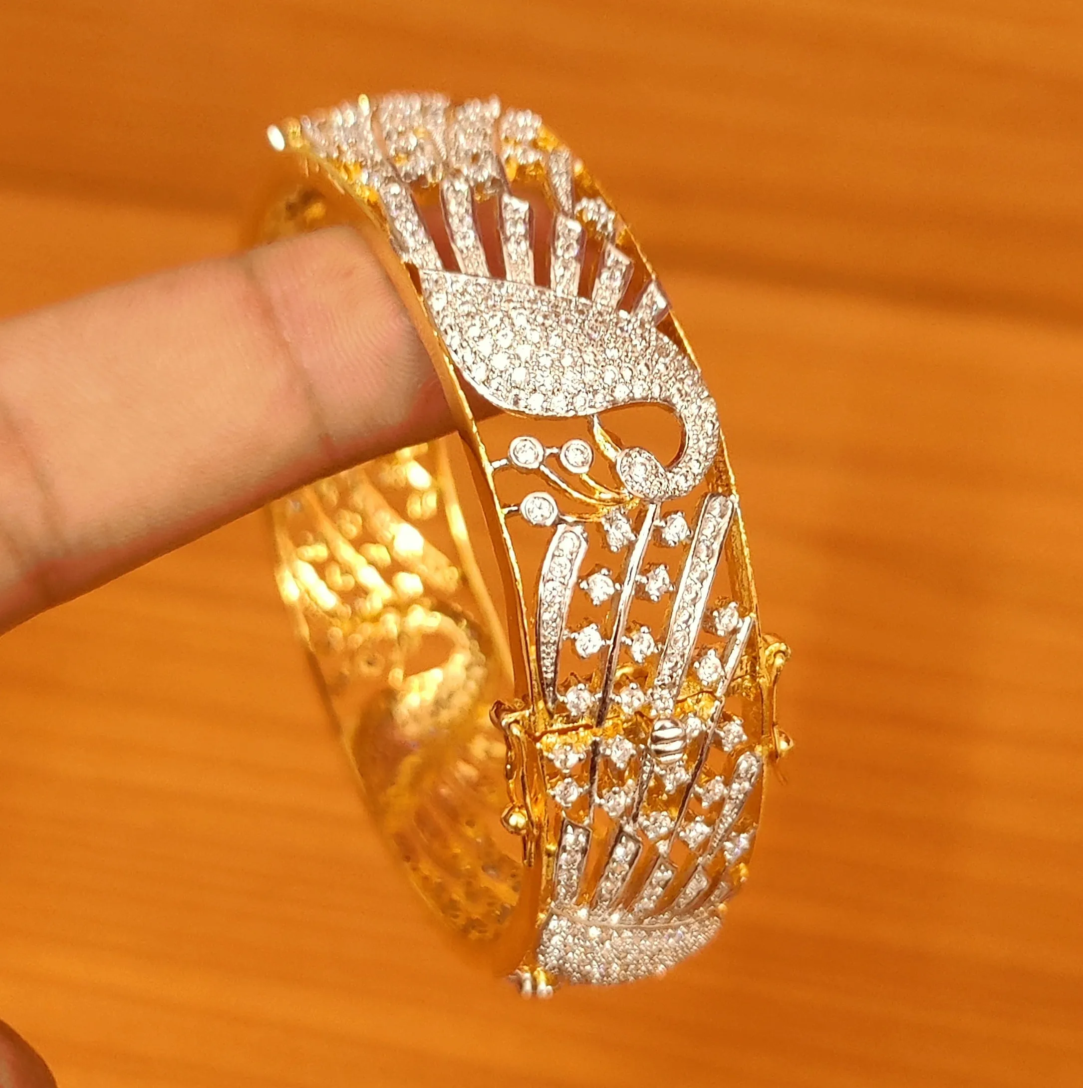 PEACOCK PATTERN CZ STUDDED DIAMOND LOOK OPENABLE KADA