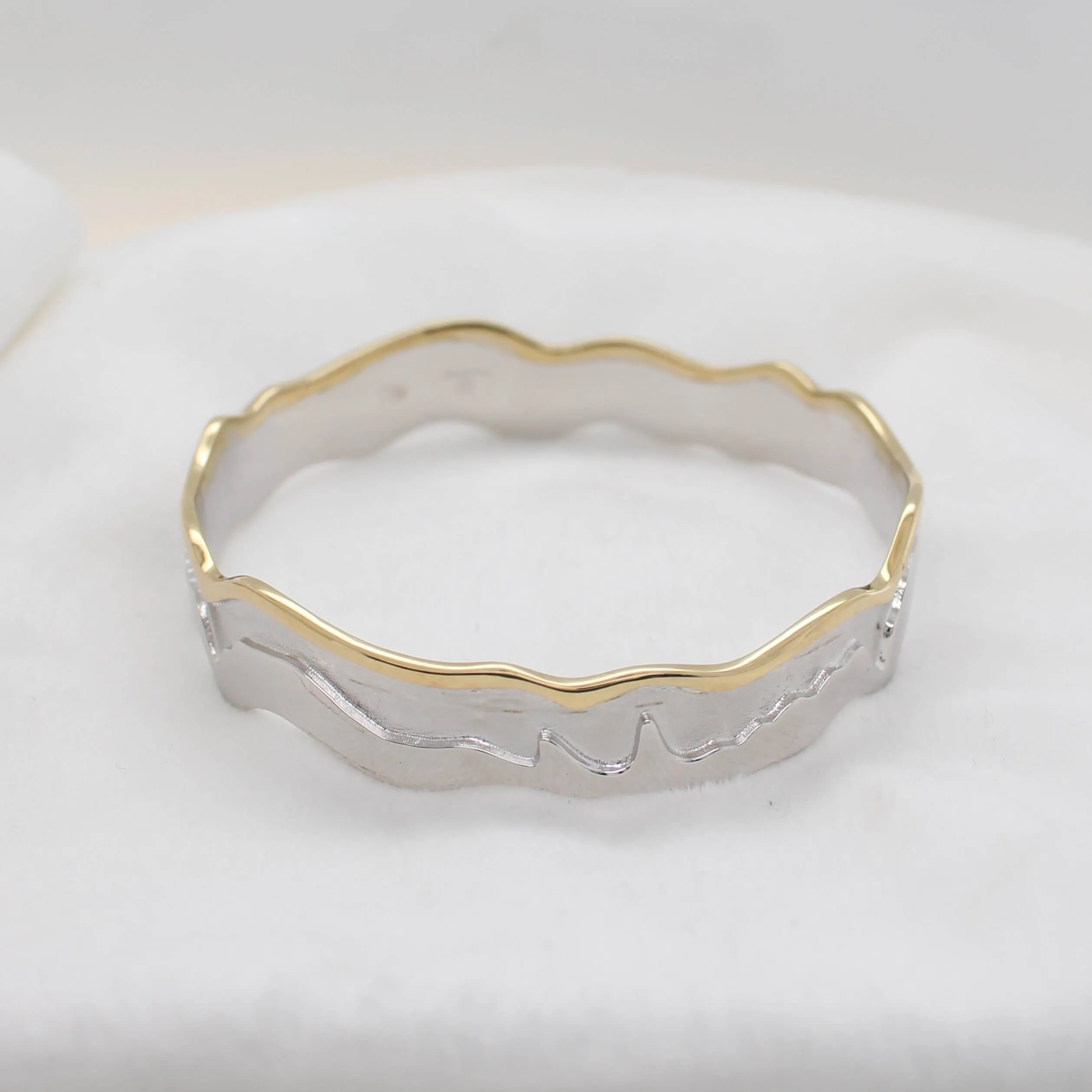 Pelsaert Bangle in Silver and Gold