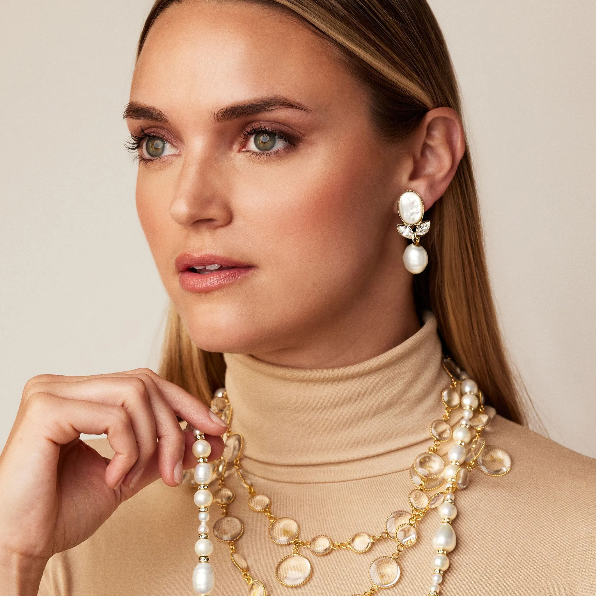 Perlustra Drop Earrings in White