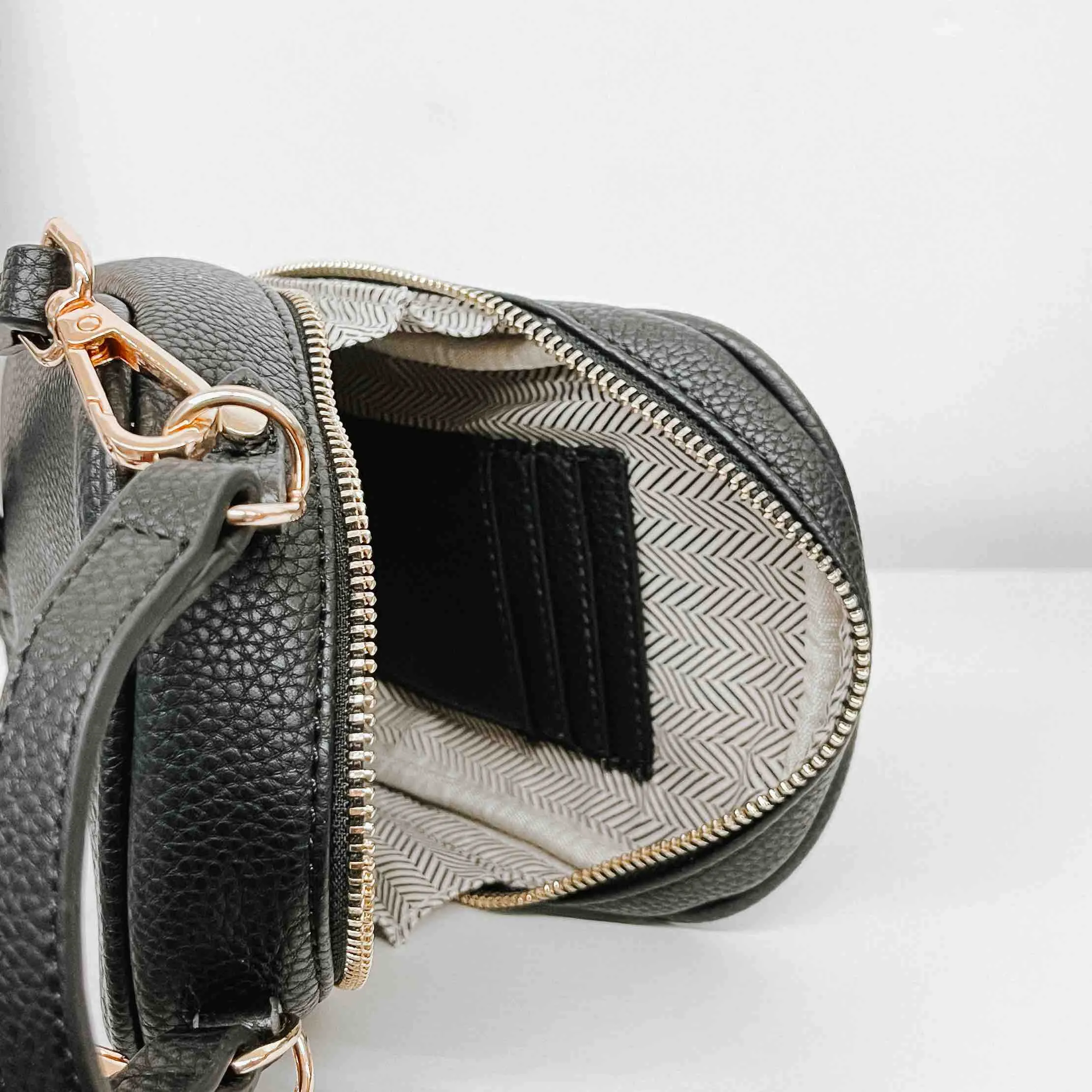 PRETTY SIMPLE Harlow Crossbody Bag