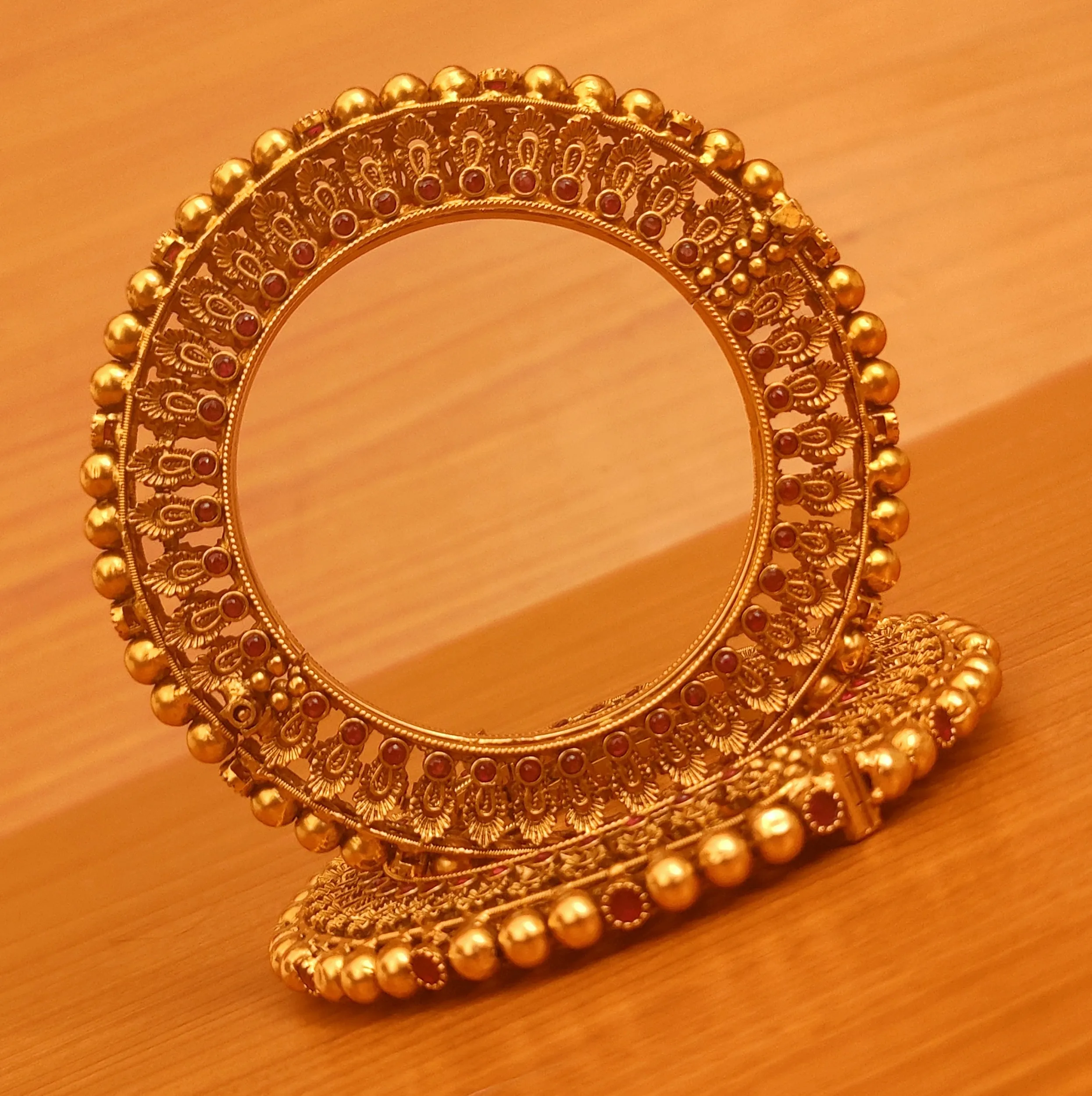 RUBY ANTIQUE GOLD LOOK OPENABLE ROYAL BANGLES