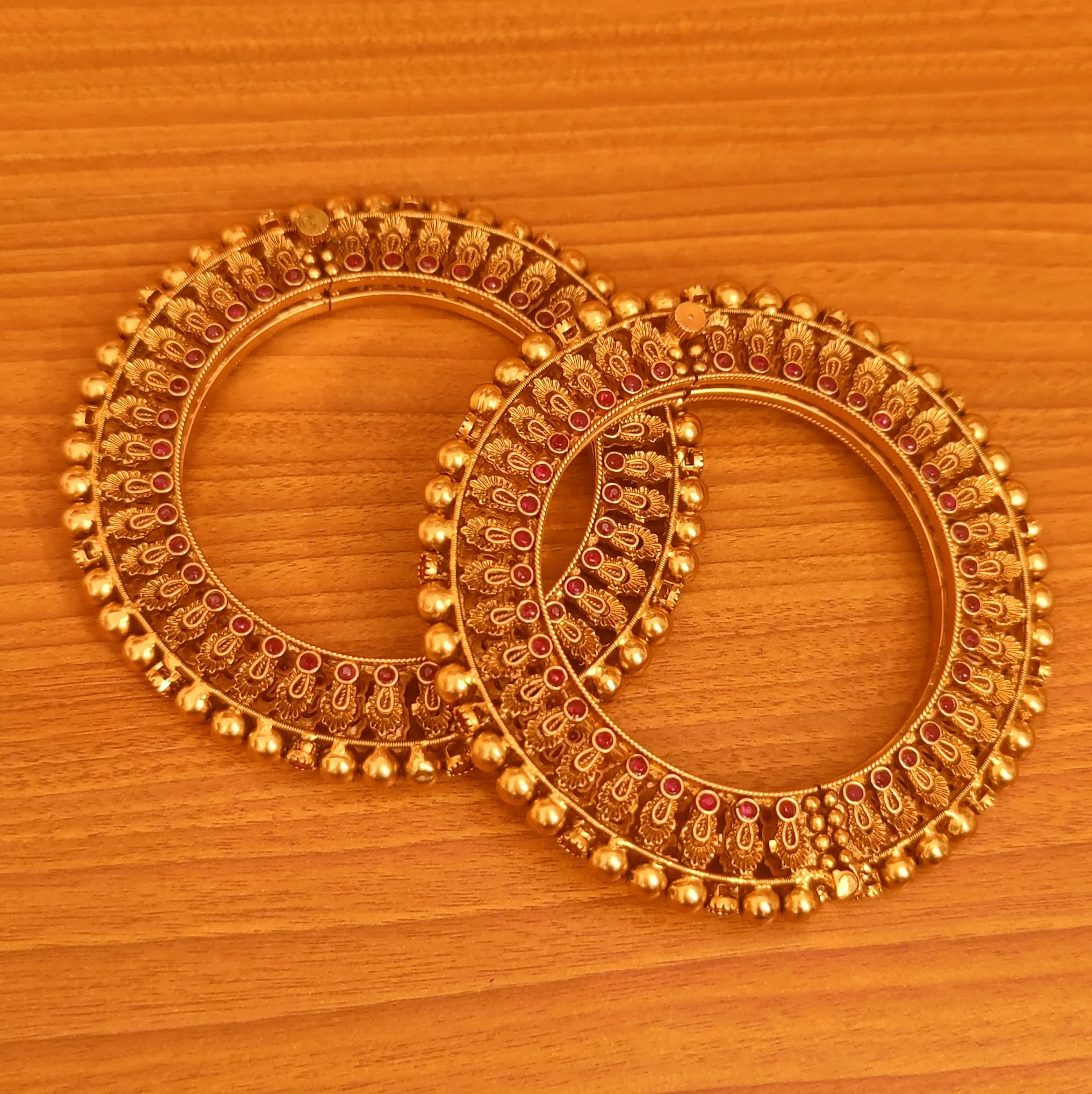 RUBY ANTIQUE GOLD LOOK OPENABLE ROYAL BANGLES