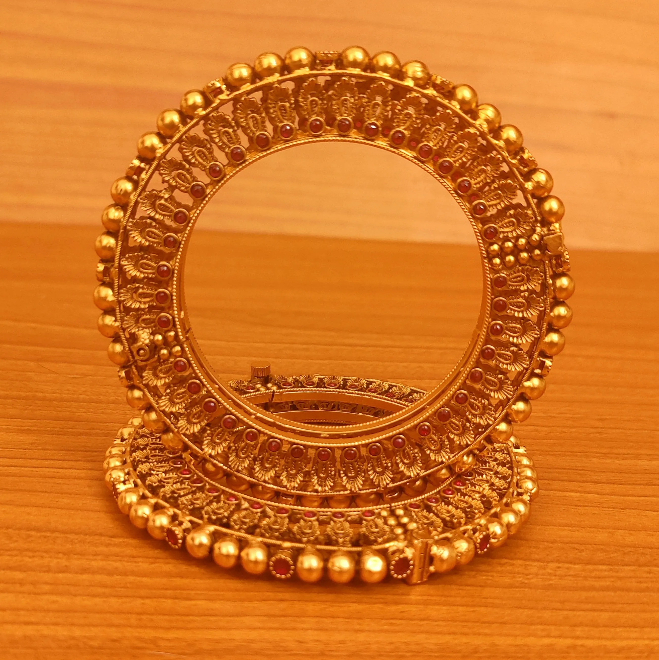 RUBY ANTIQUE GOLD LOOK OPENABLE ROYAL BANGLES