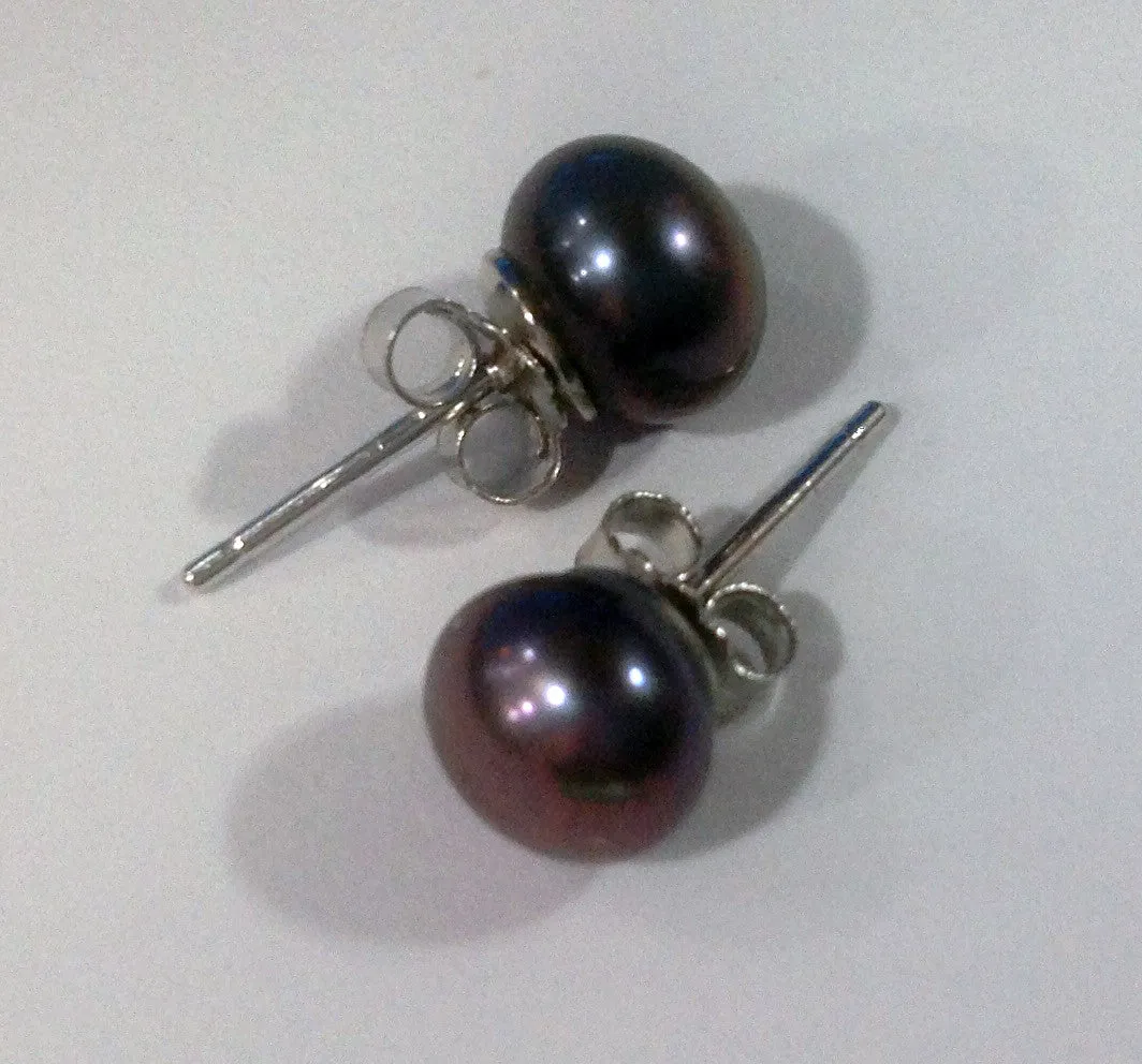 Small Freshwater Pearl Studs