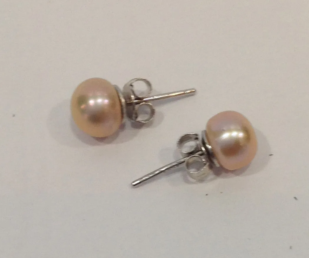 Small Freshwater Pearl Studs