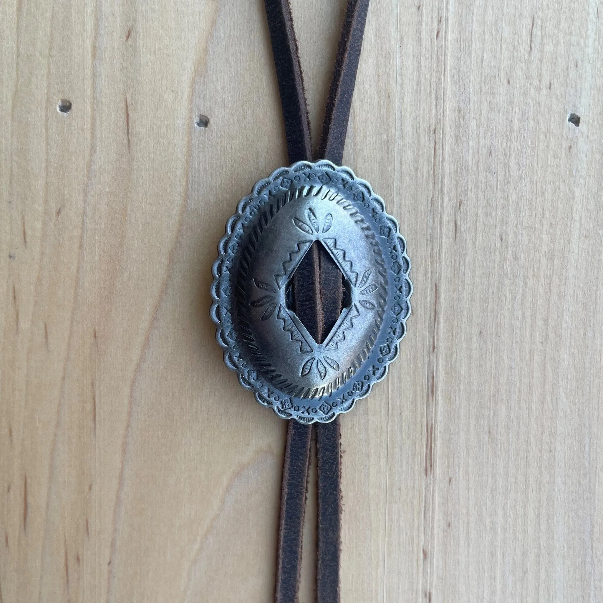 VN112 - Silver Concho Vestige Necklace